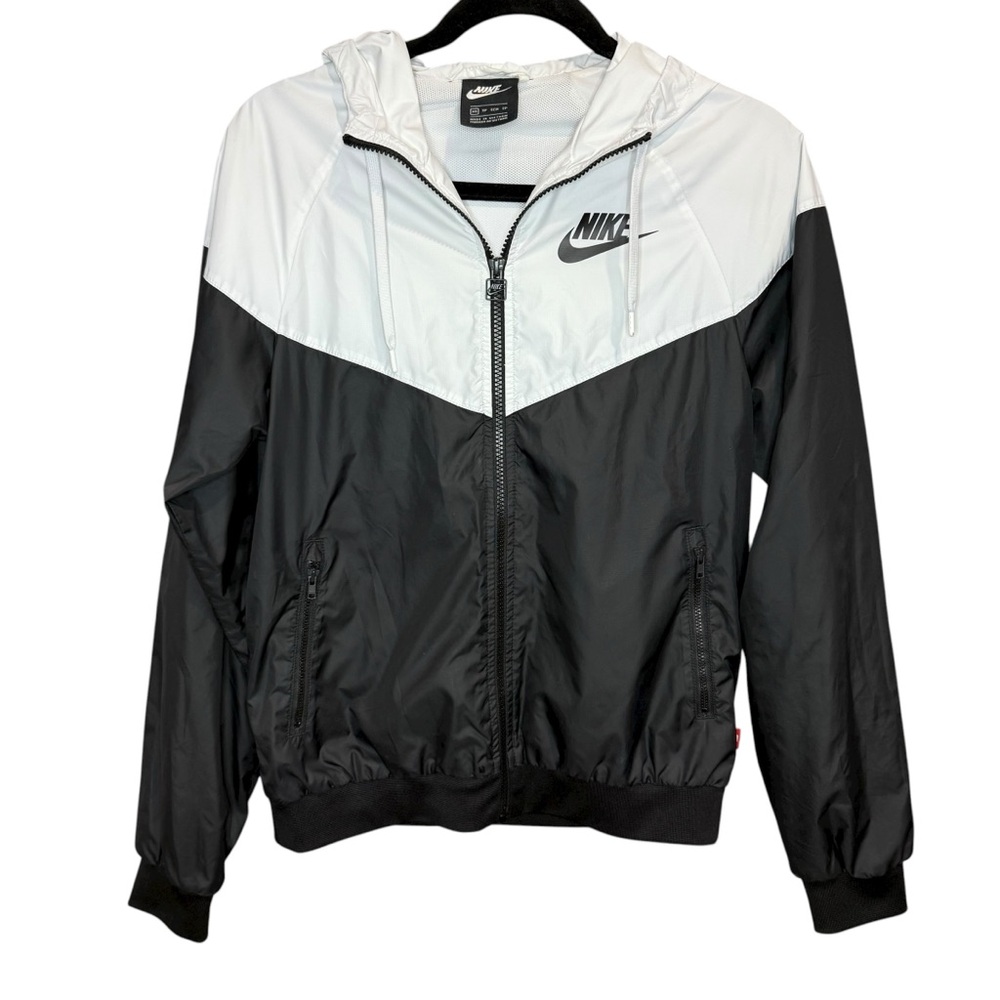Women's Nike Sportswear Windrunner Jacket in black and white size XS